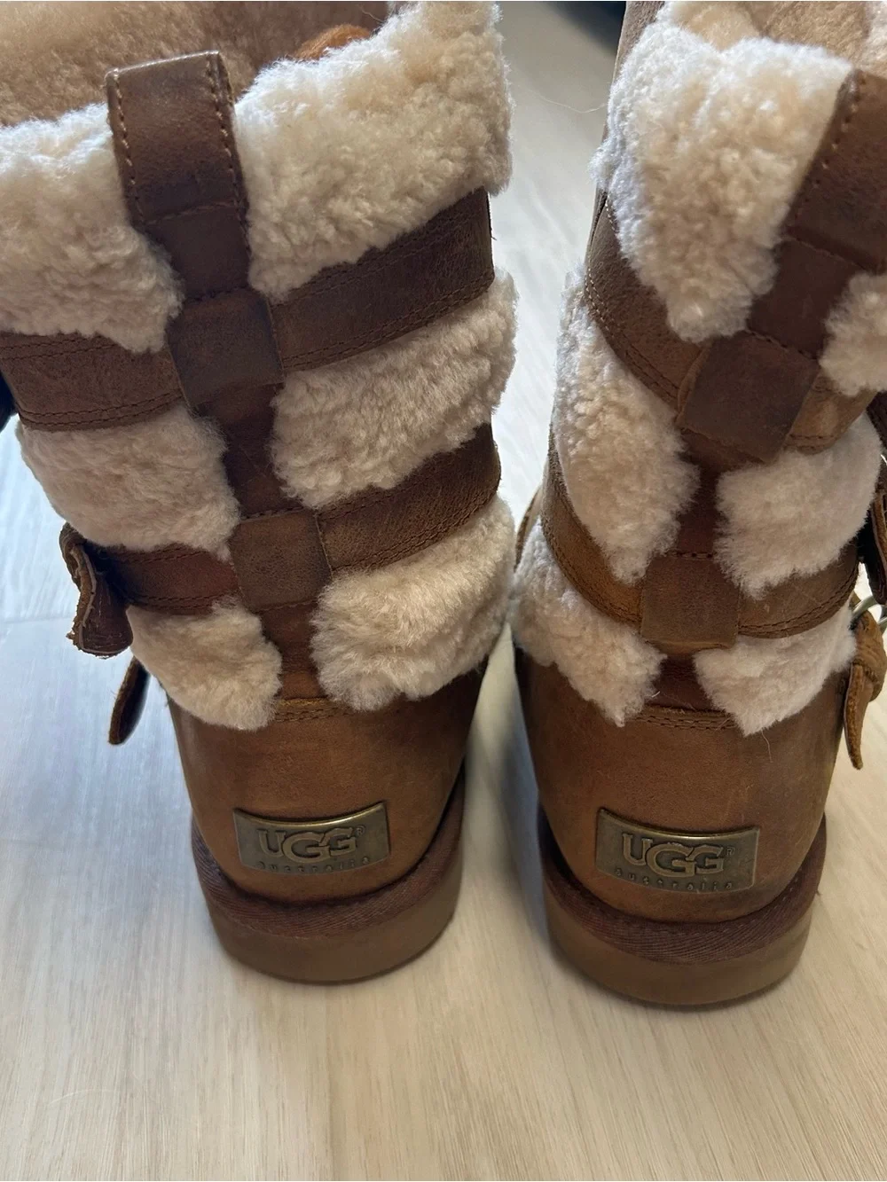 UGG Becket Leather Shearling Boots womens 8 mid calk buckle distressed